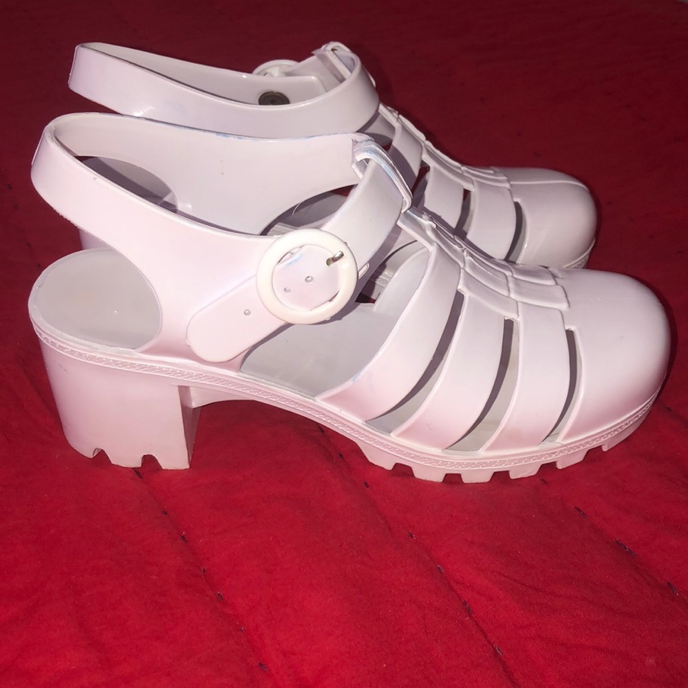 White jelly sandals with slight heel